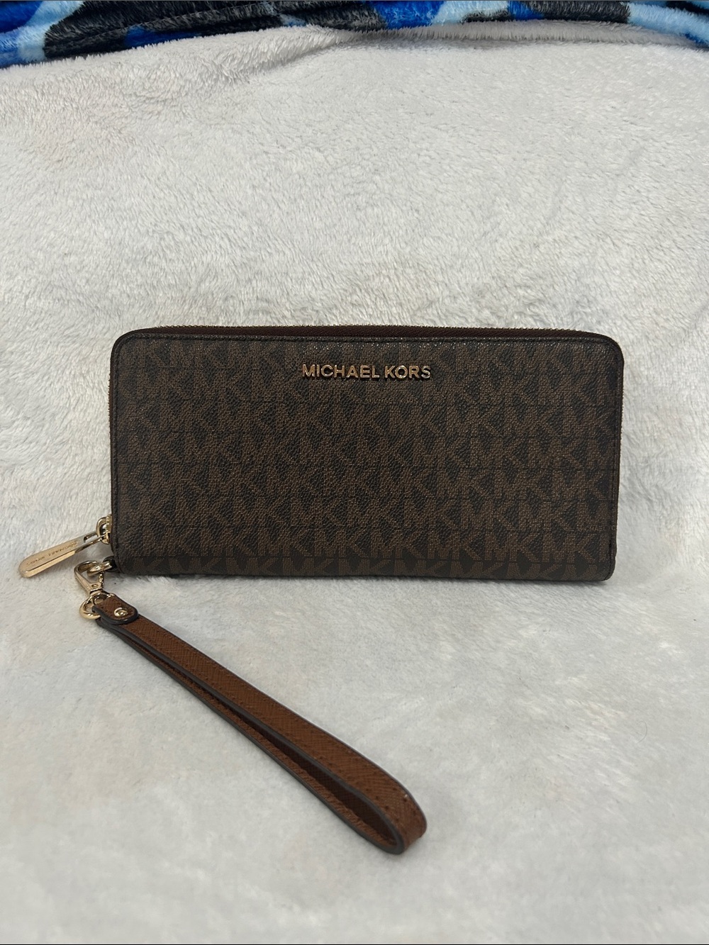 Michael Kors Chocolate Brown Signature Continental Wallet Wristlet w Gold Logo.
